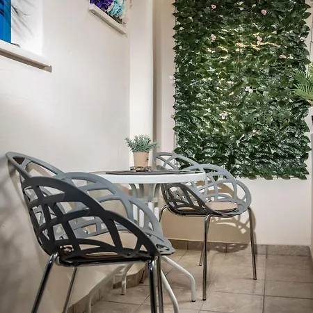 Aparthotel Lefkes 4*