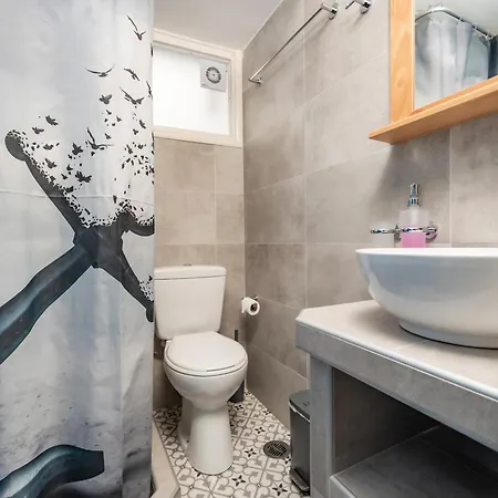 레프케스 스튜디오스 4*