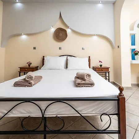 레프케스 스튜디오스 아파트호텔 4*