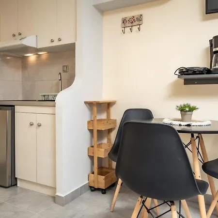 Lefkes アパートホテル 4*